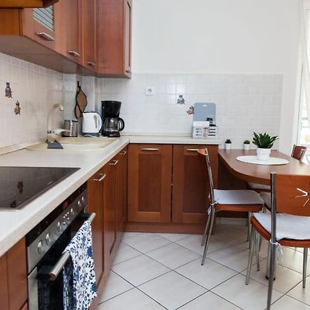 Lovely Apt In Peristeri Athen Exterior foto